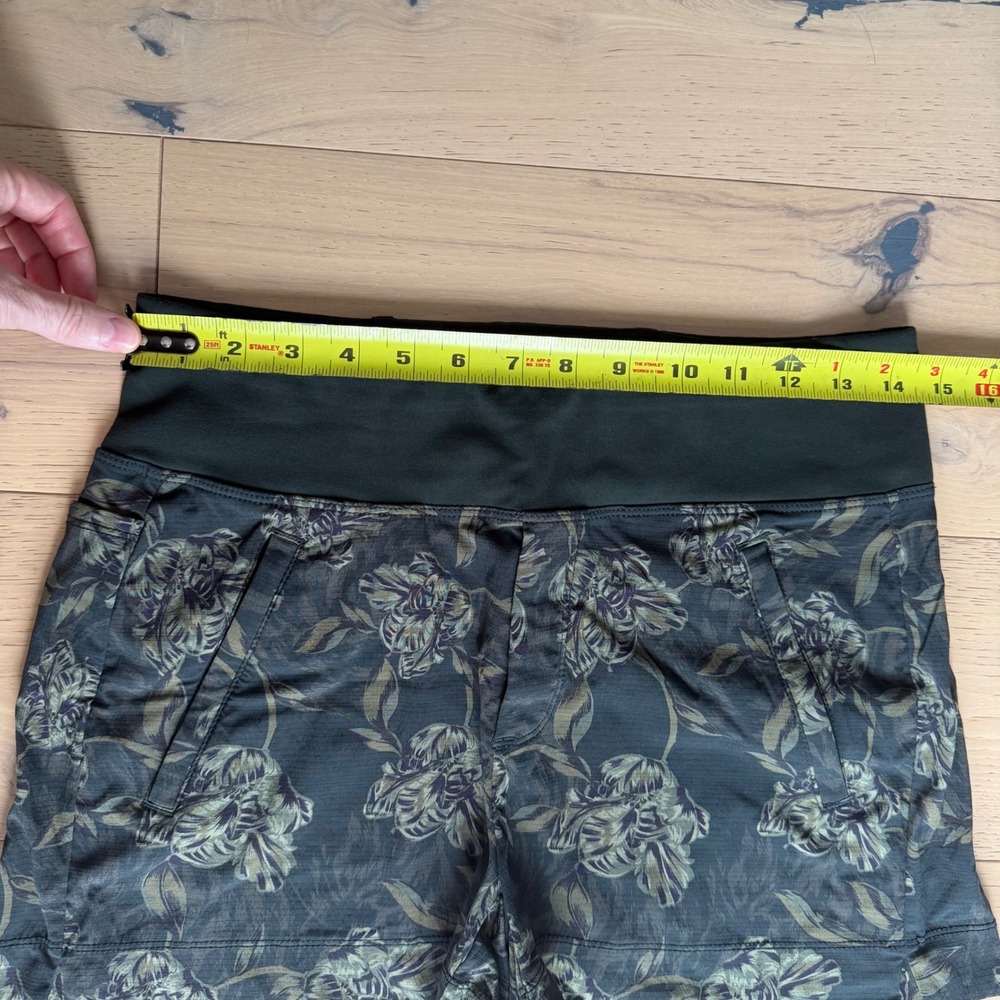 Athleta - Trekkie North Printed Shorts - Green Floral - Zip Pockets - Size - Picture 9 of 9